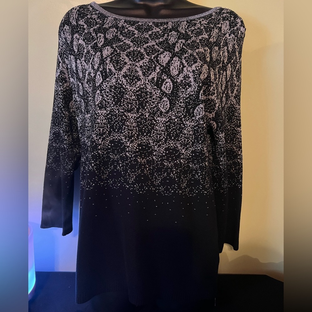 Gorgeous top! Your next go-to favorite for office party or casual gatherings.